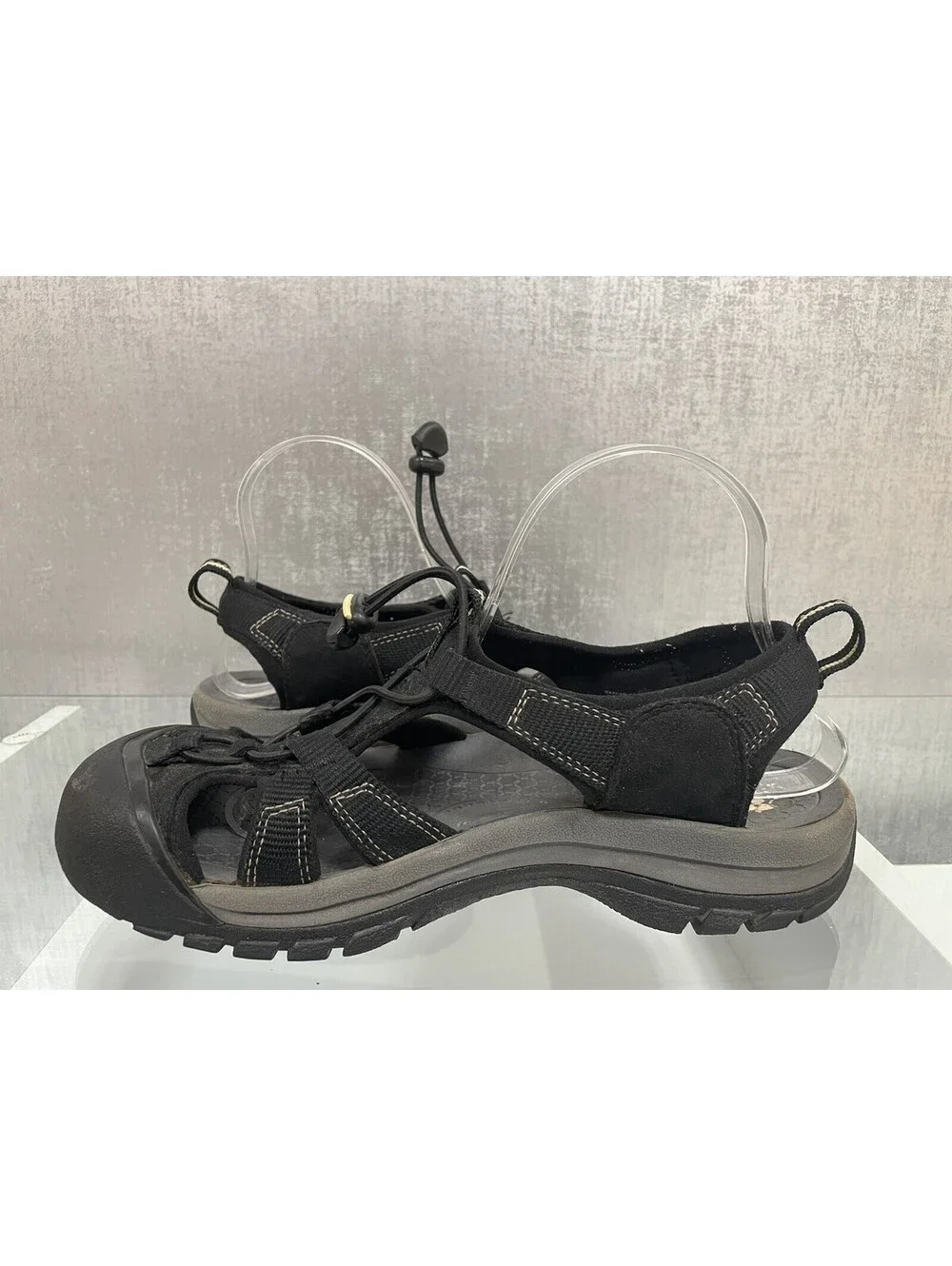KEEN Men's Black Outdoor Waterproof Fisherman's Sandals Sz 9.5 (A336)